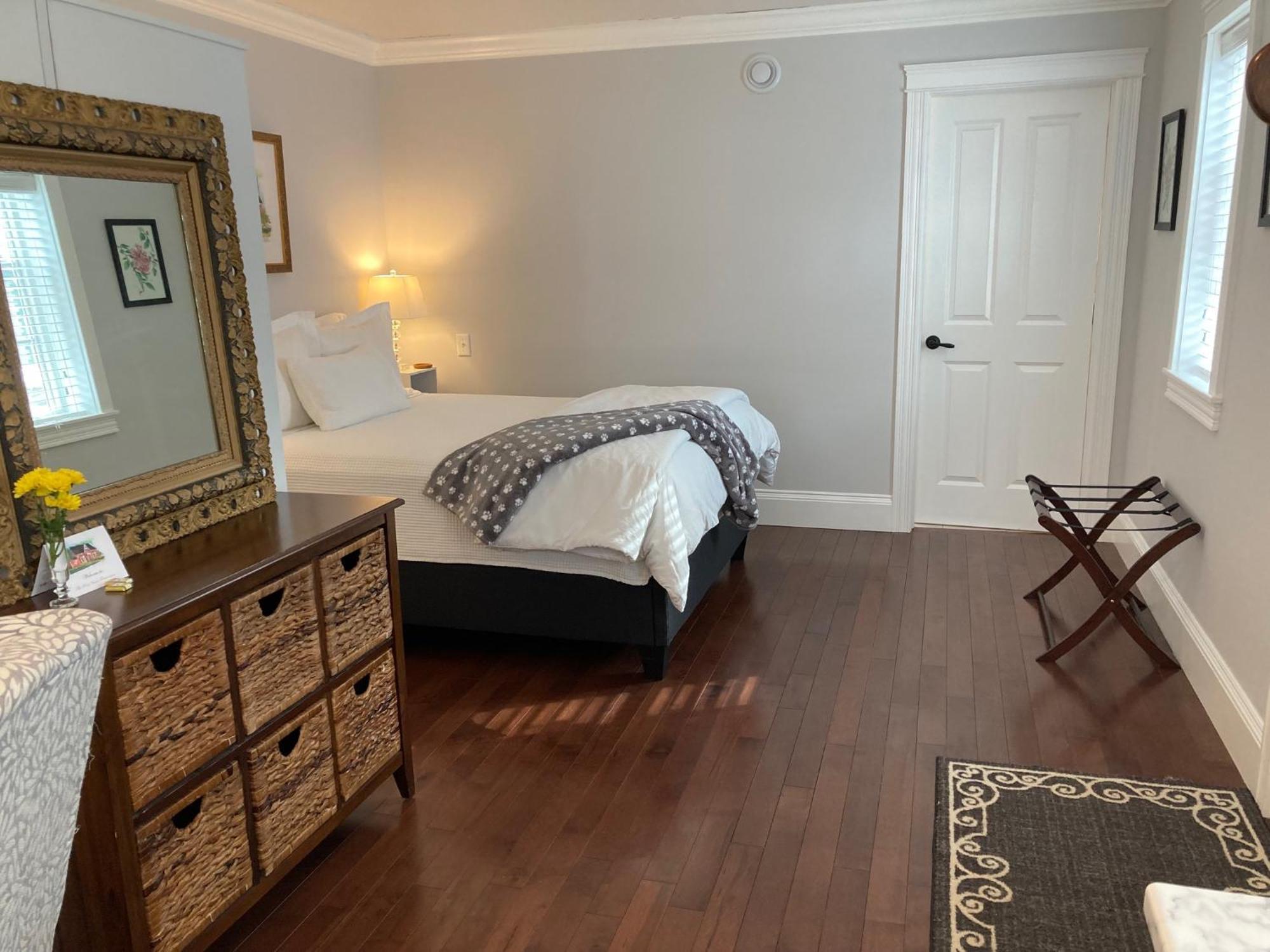 Bed and Breakfast The Red House Fredericton Pokoj fotografie